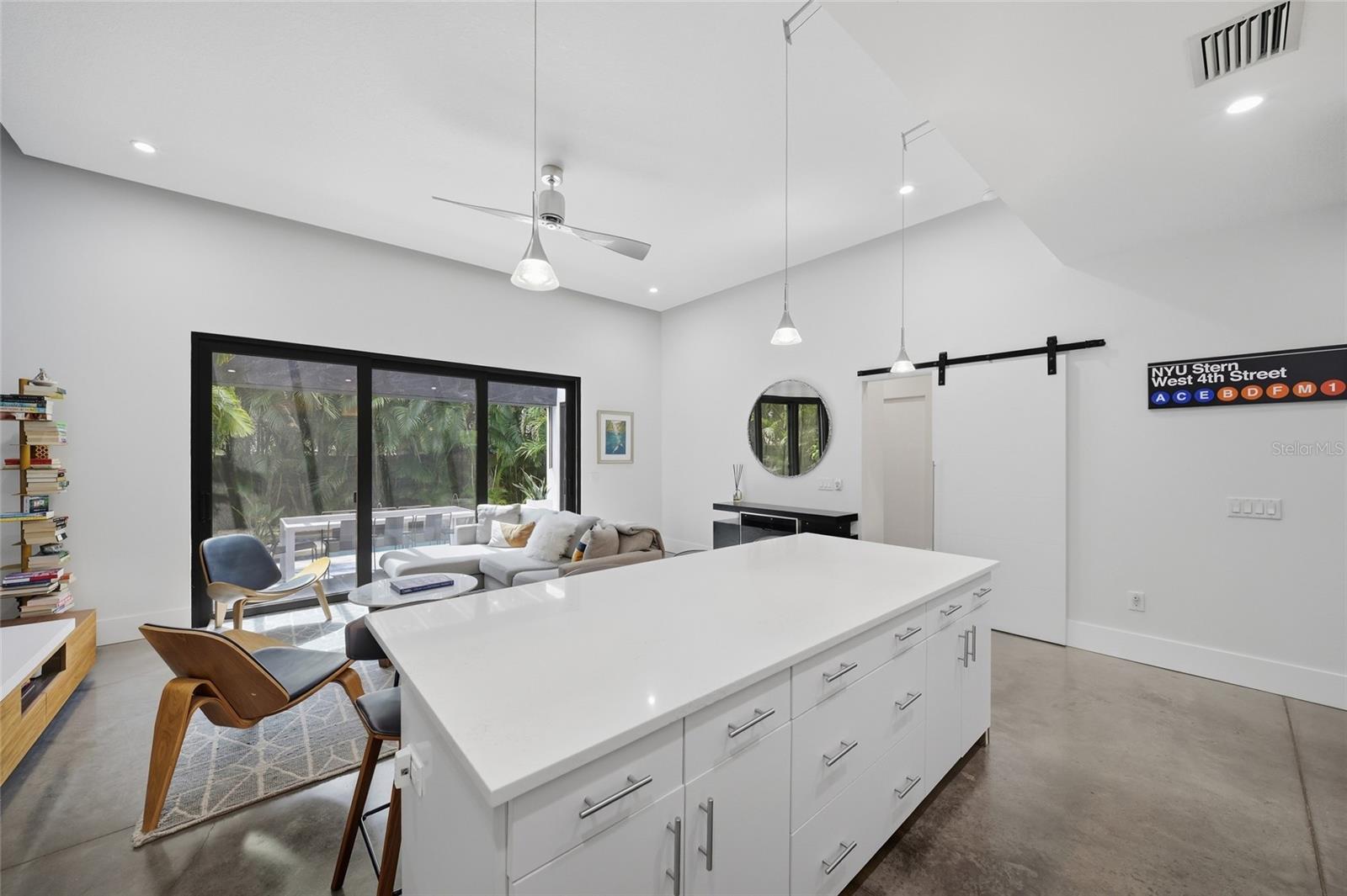 2476 FLOYD ST — photo 11