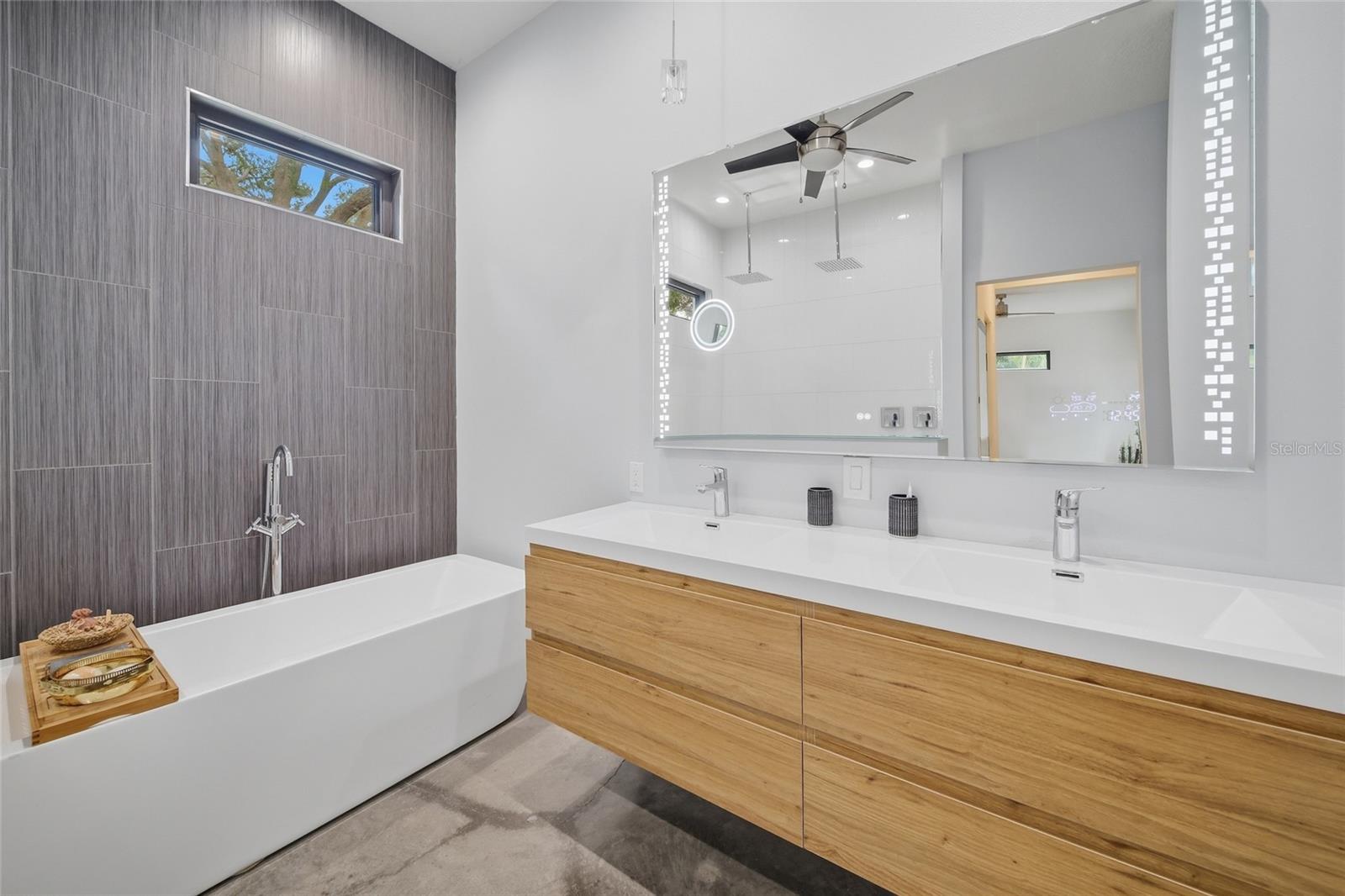2476 FLOYD ST — photo 16