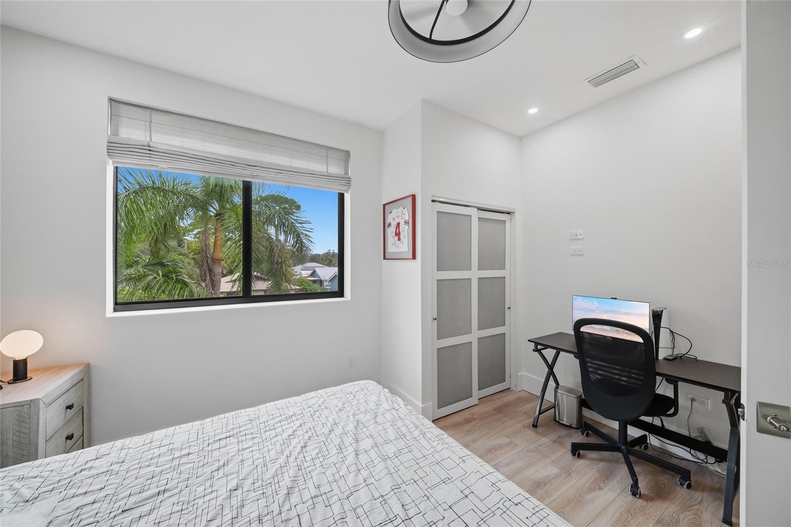 2476 FLOYD ST — photo 37