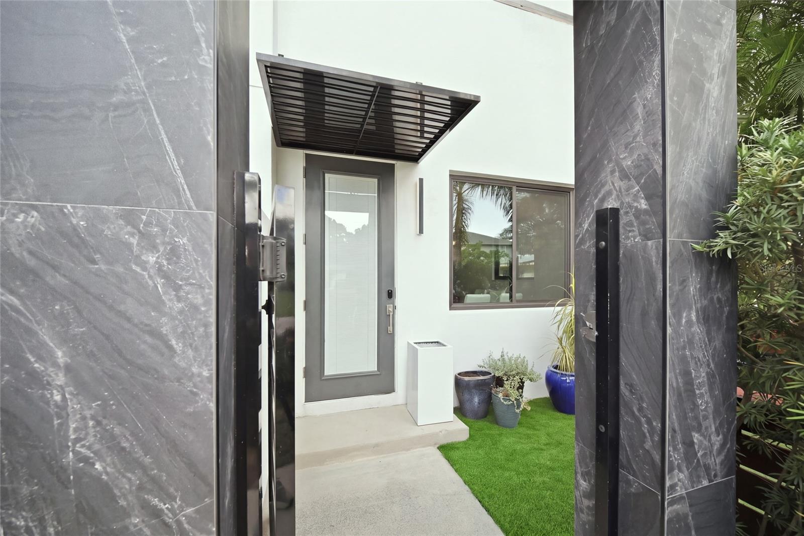 2476 FLOYD ST — photo 3