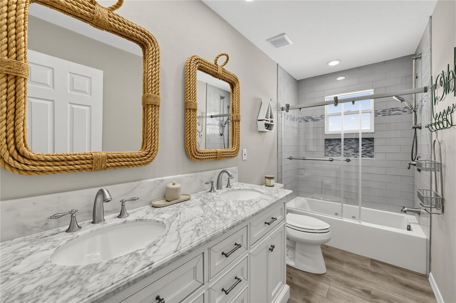 264 S HARBOR DR — photo 16