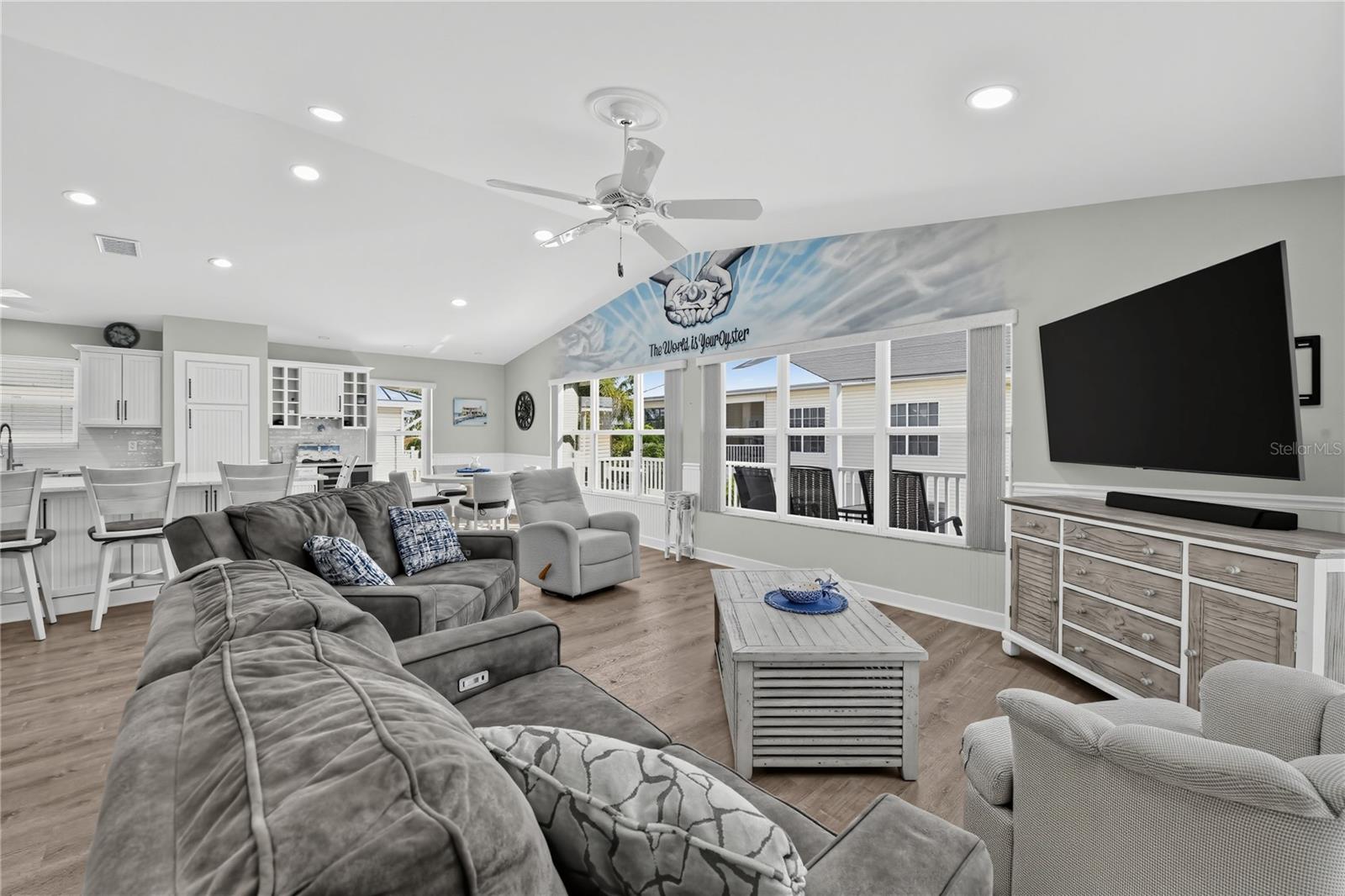 264 S HARBOR DR — photo 3