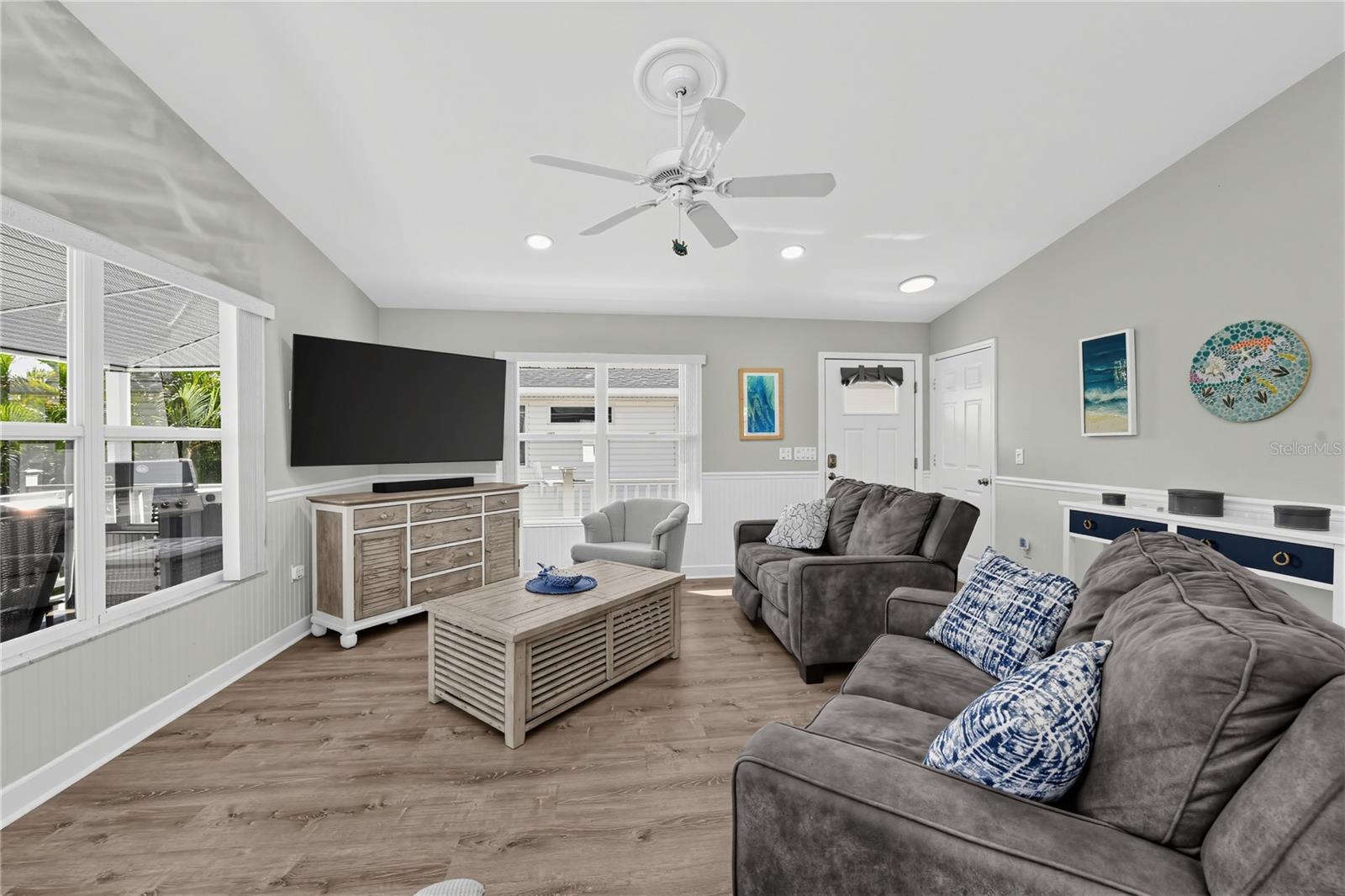 264 S HARBOR DR — photo 4