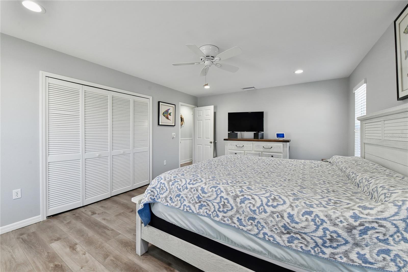 264 S HARBOR DR — photo 12