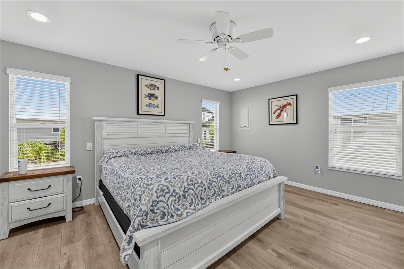 264 S HARBOR DR — photo 10