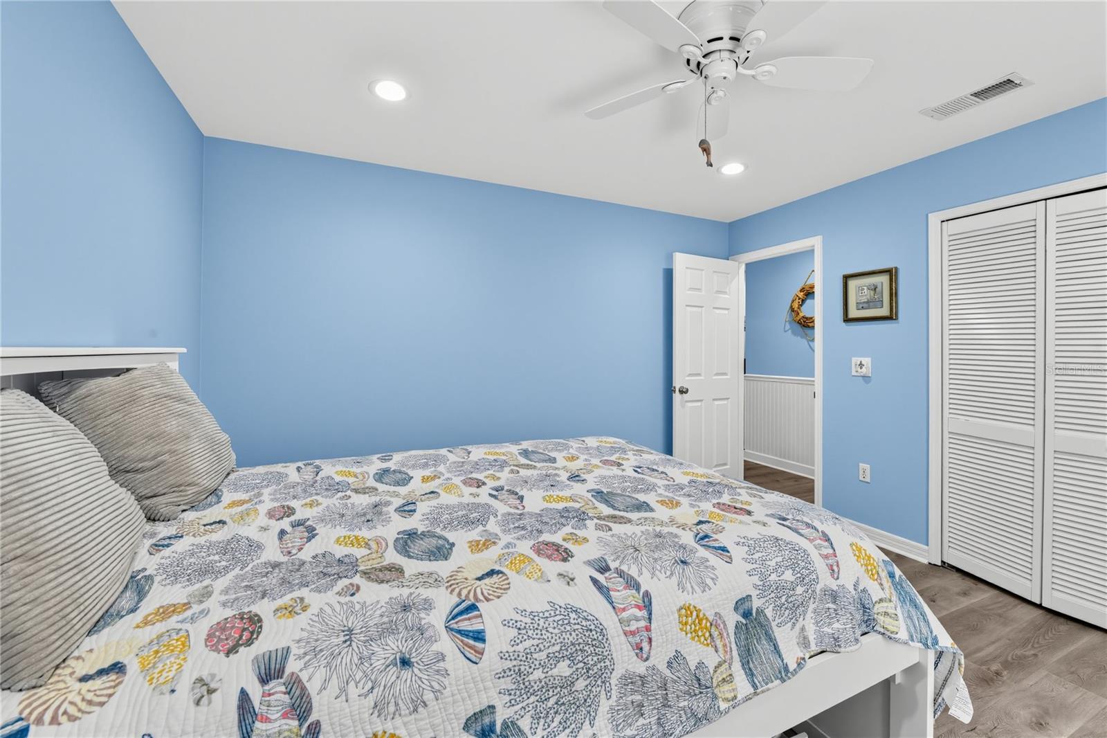 264 S HARBOR DR — photo 17