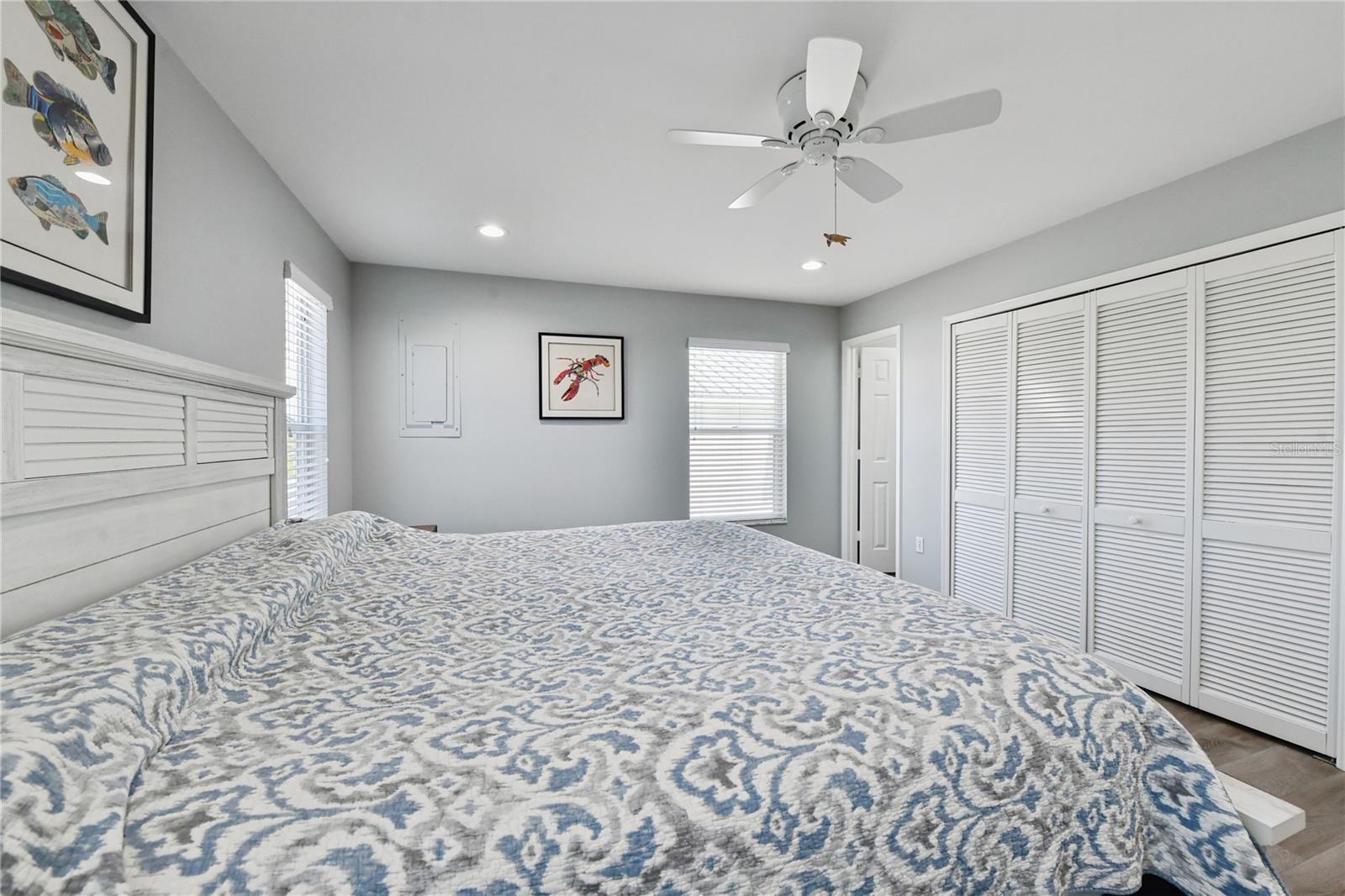 264 S HARBOR DR — photo 13