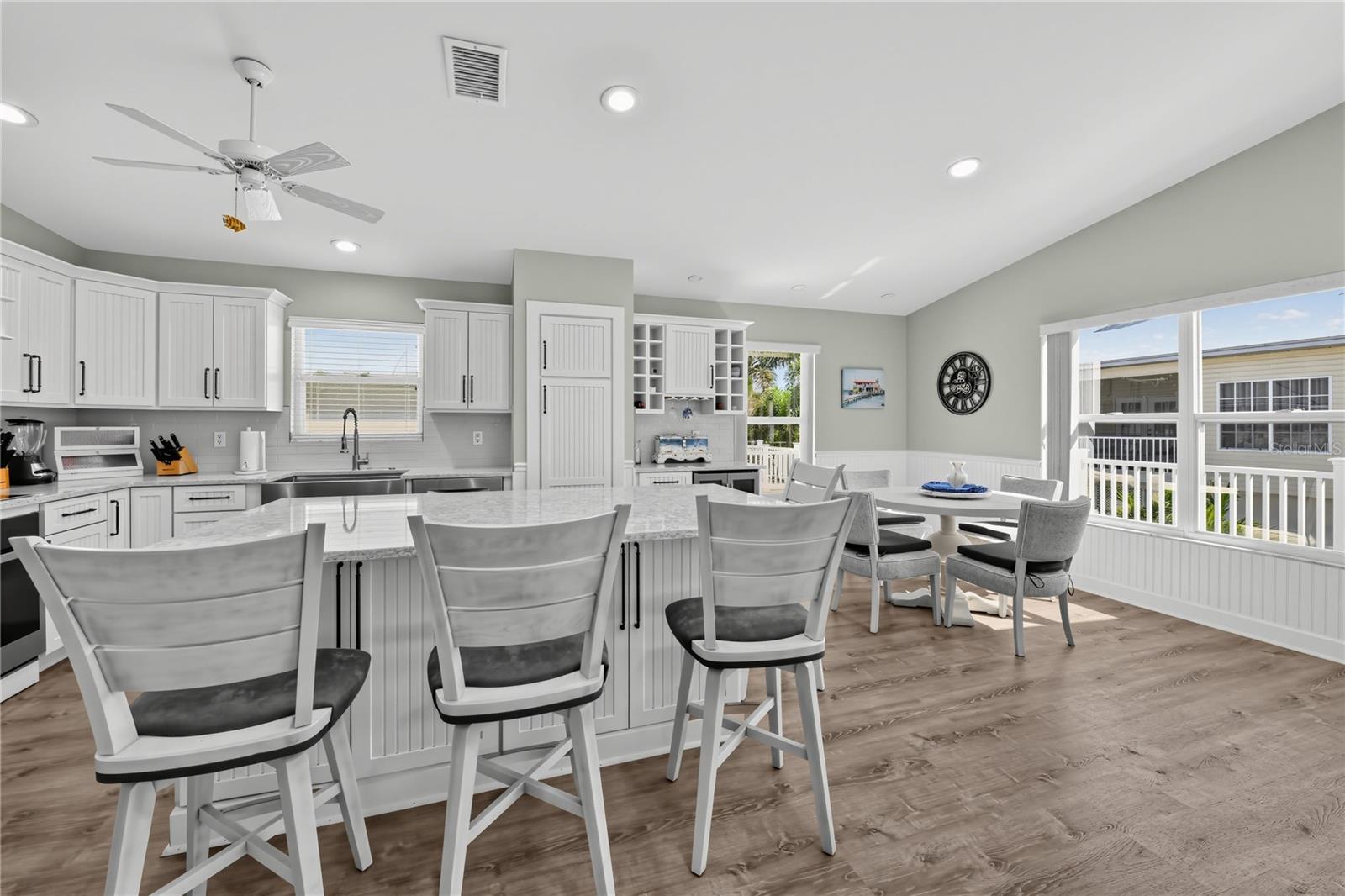 264 S HARBOR DR — photo 9