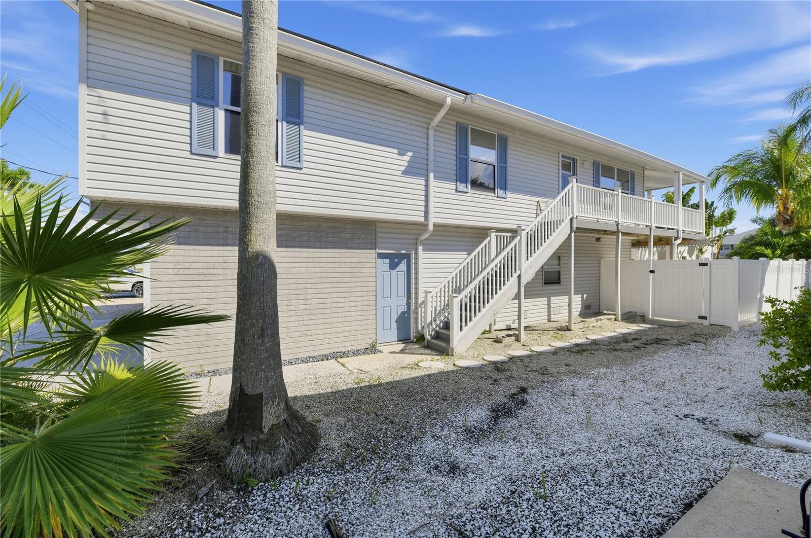 264 S HARBOR DR — photo 2