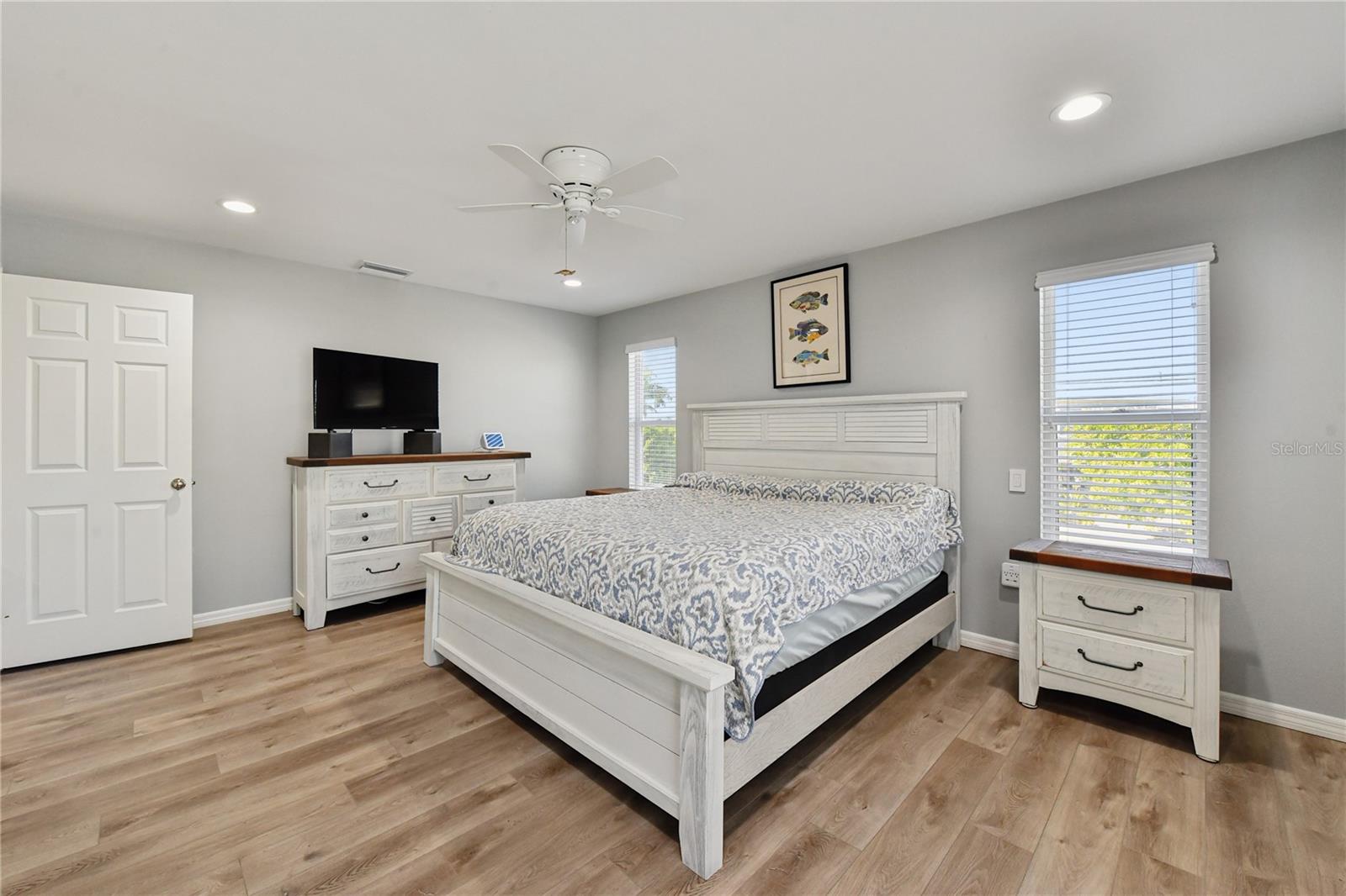 264 S HARBOR DR — photo 11