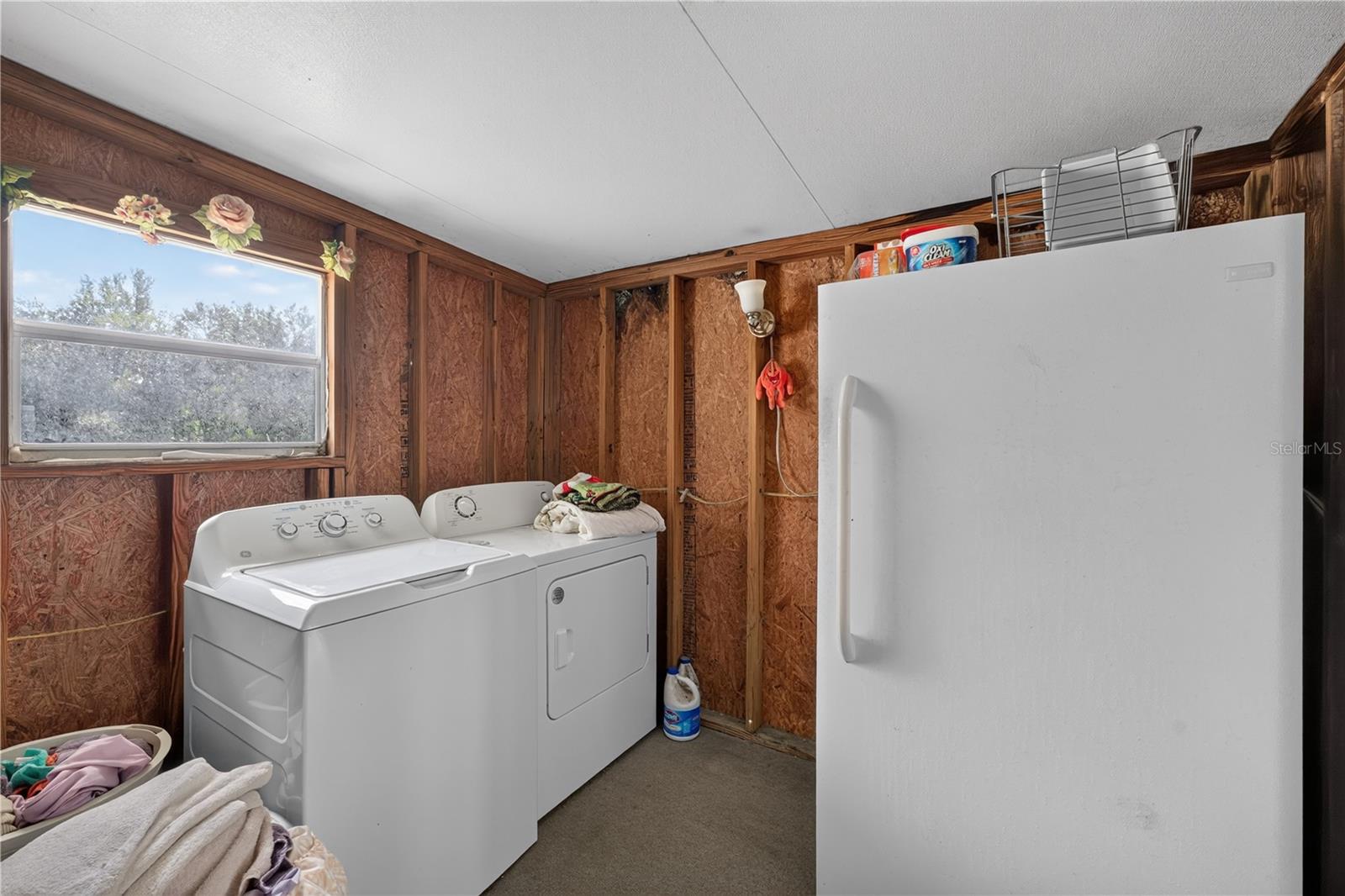 8425 HEATHER DR — photo 33