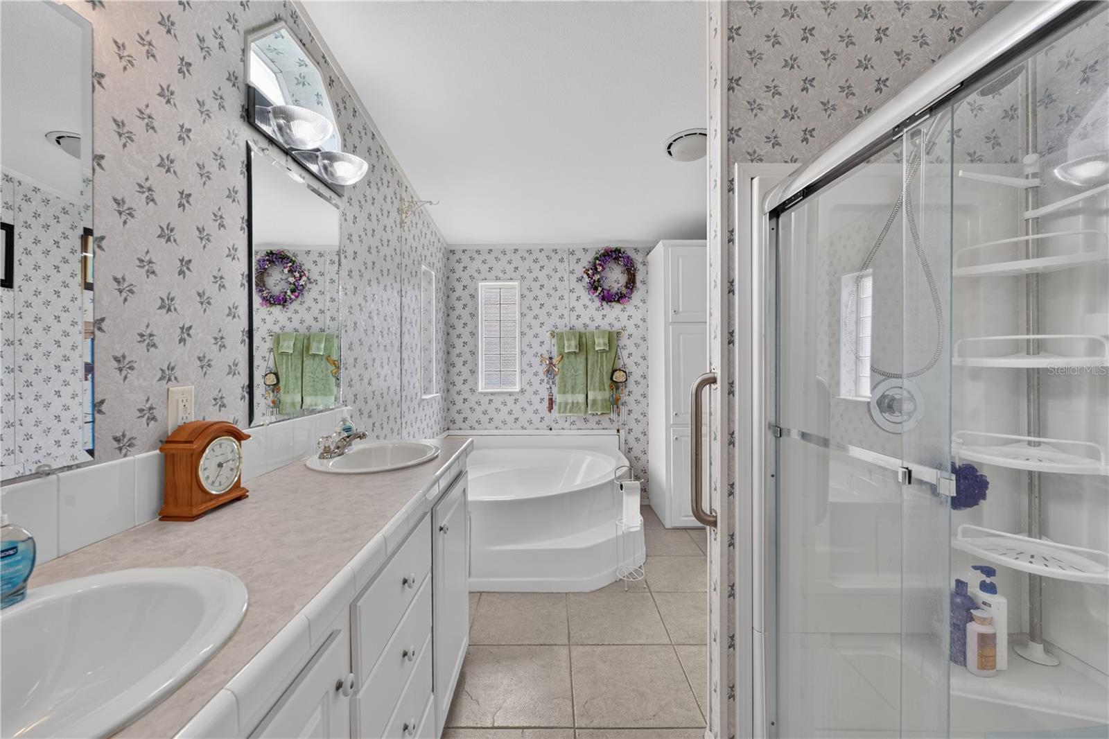 8425 HEATHER DR — photo 23