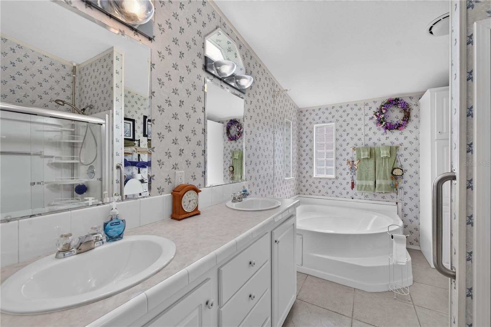 8425 HEATHER DR — photo 24