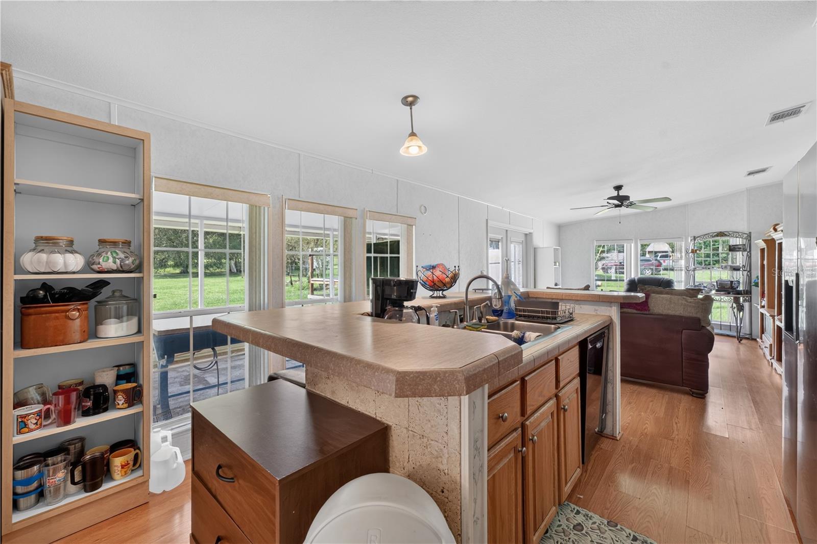 8425 HEATHER DR — photo 18