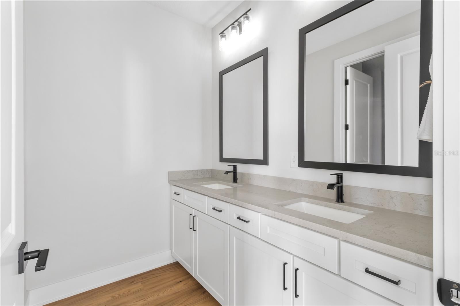 17000 NOKOTA AVE — photo 36
