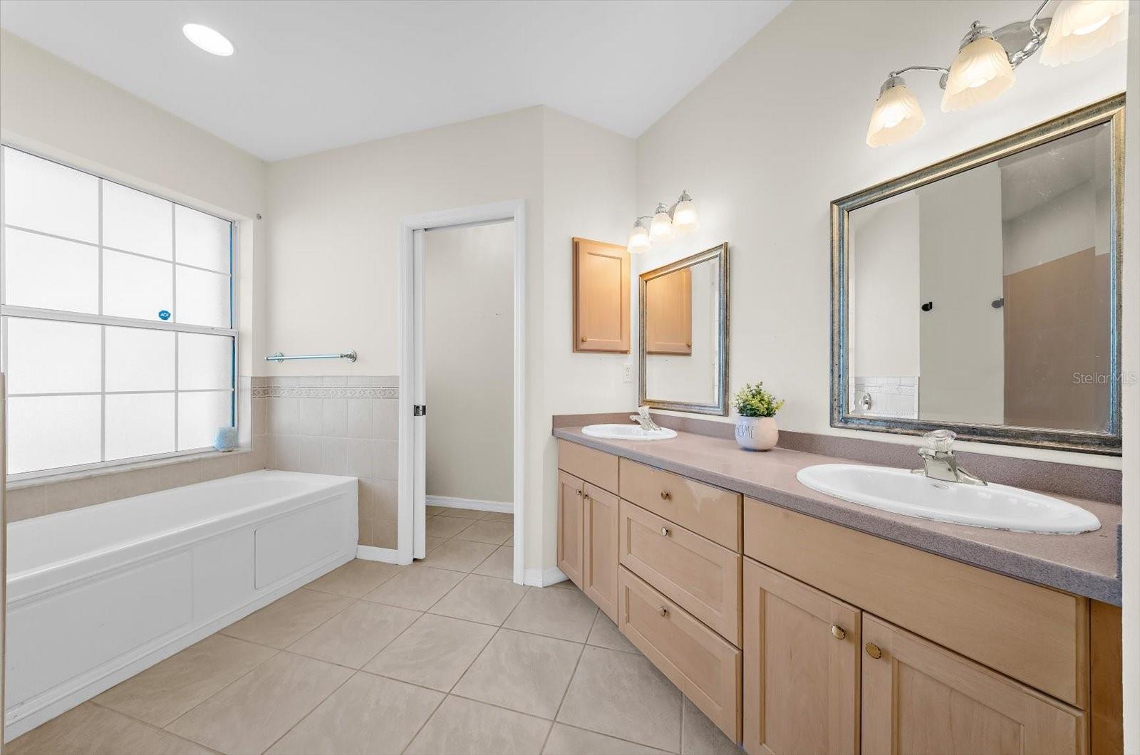 217 SAN CARLOS AVE — photo 41
