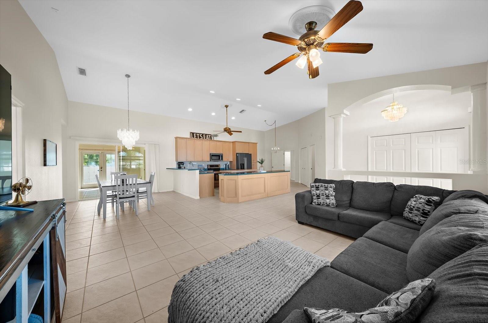 217 SAN CARLOS AVE — photo 11