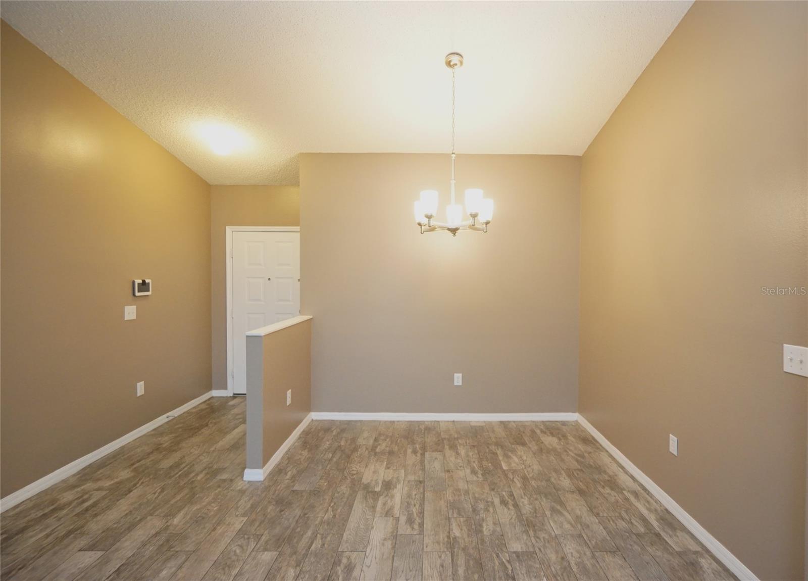 3106 PINE TOP DR — photo 8