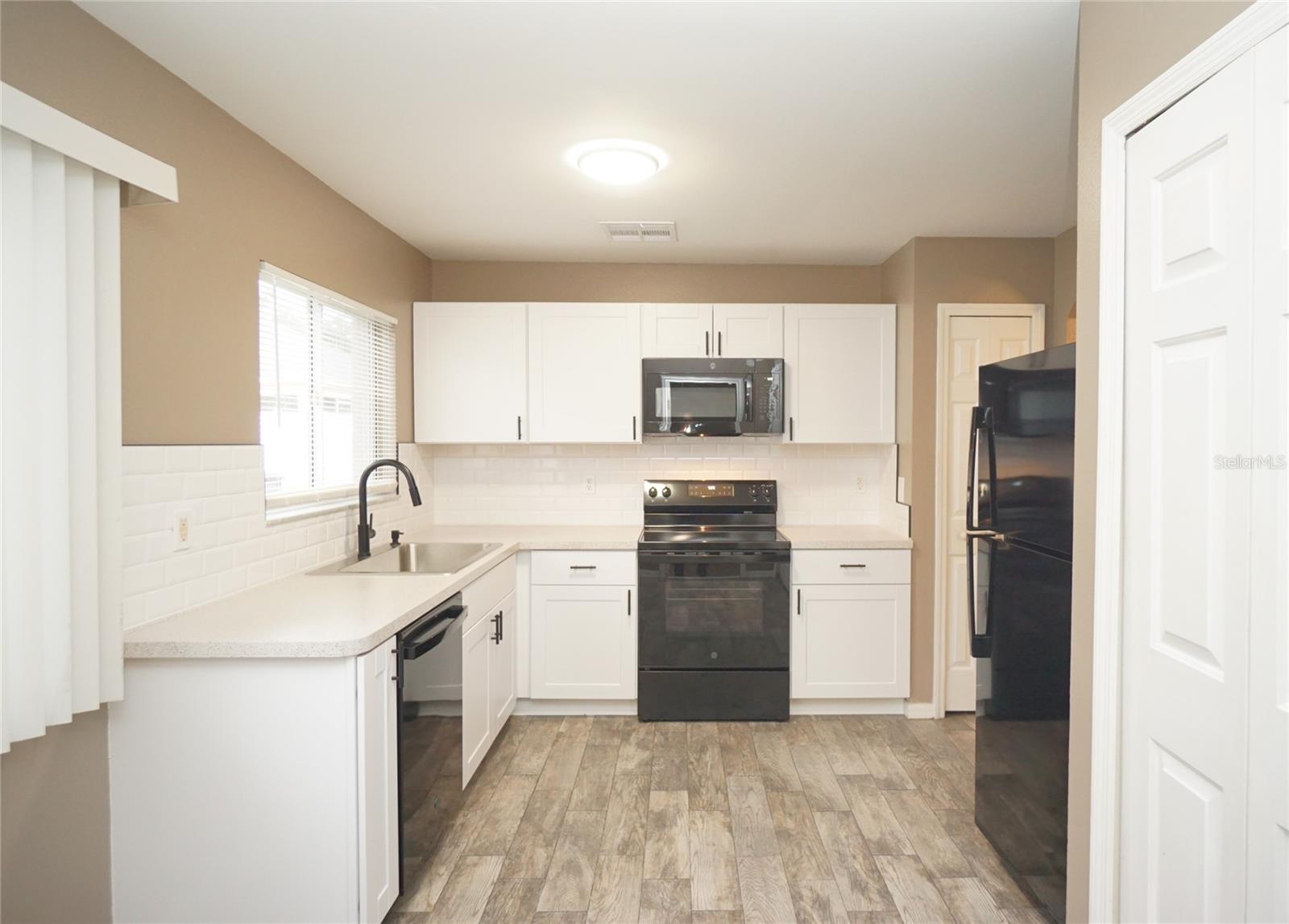 3106 PINE TOP DR — photo 10