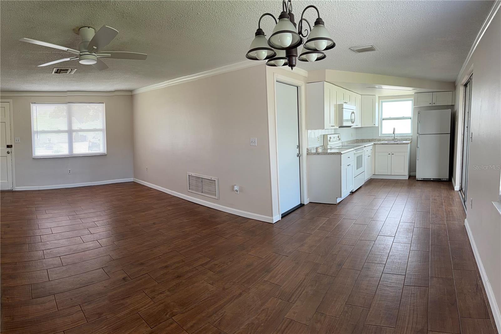 7323 OAK CREST DR — photo 2
