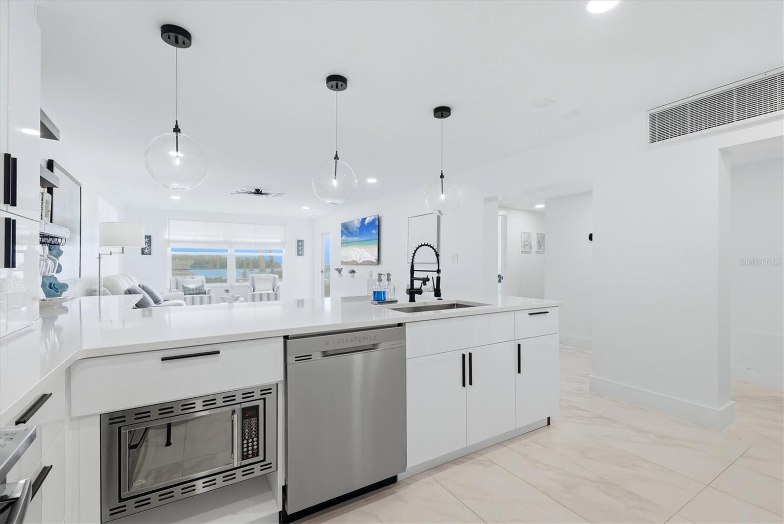 605 SUTTON PL #101 — photo 9