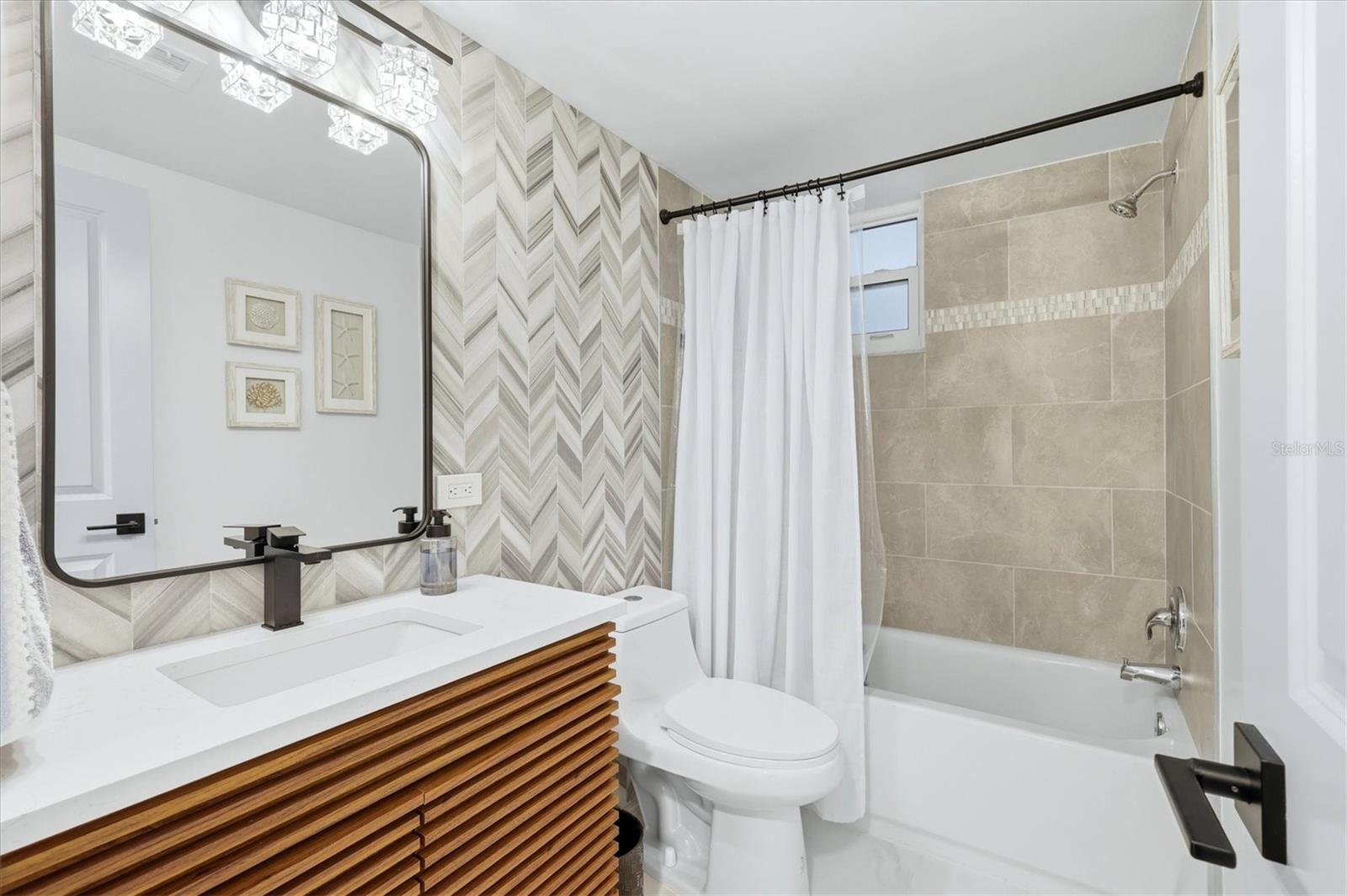 605 SUTTON PL #101 — photo 23