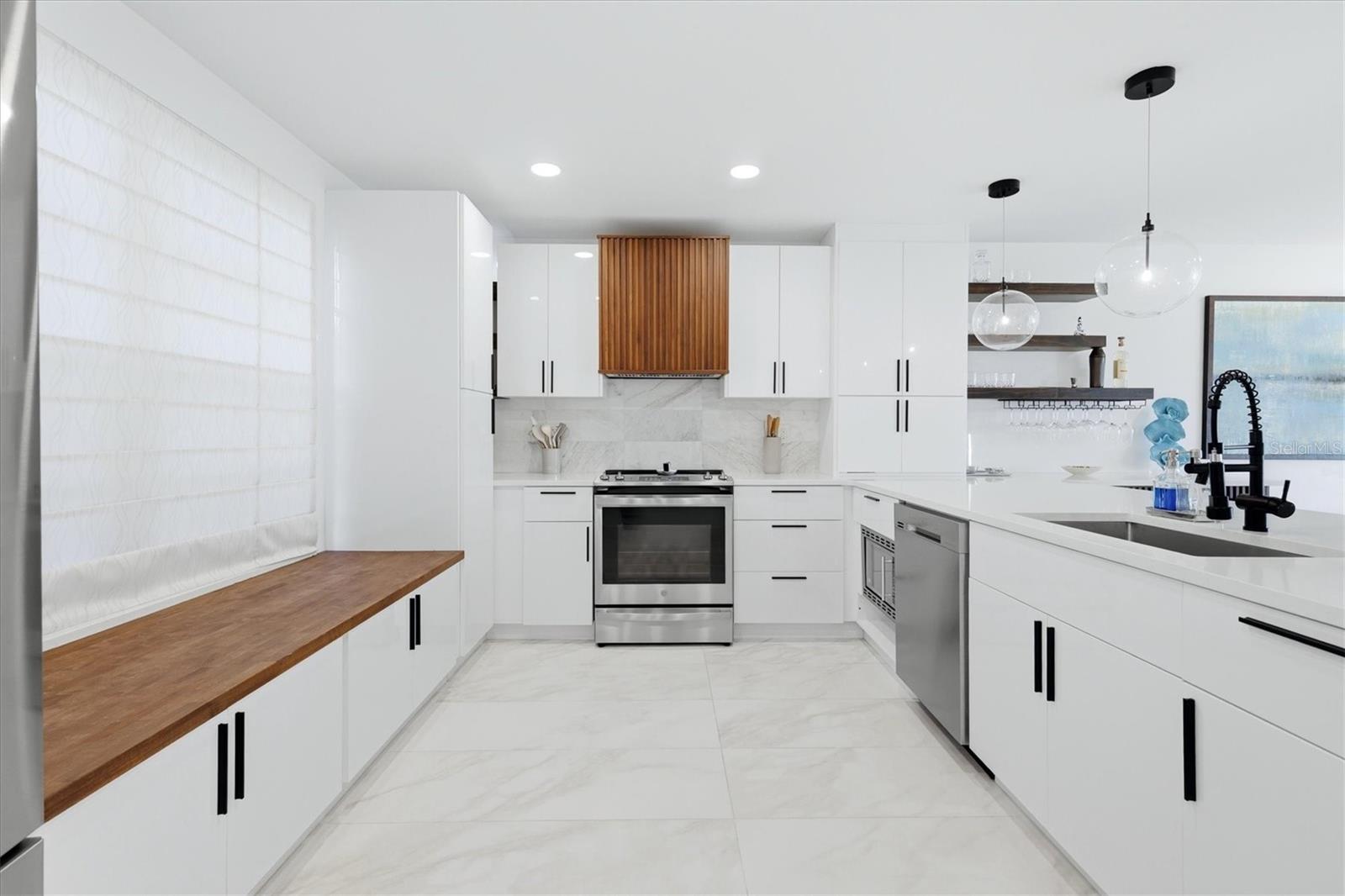 605 SUTTON PL #101 — photo 7