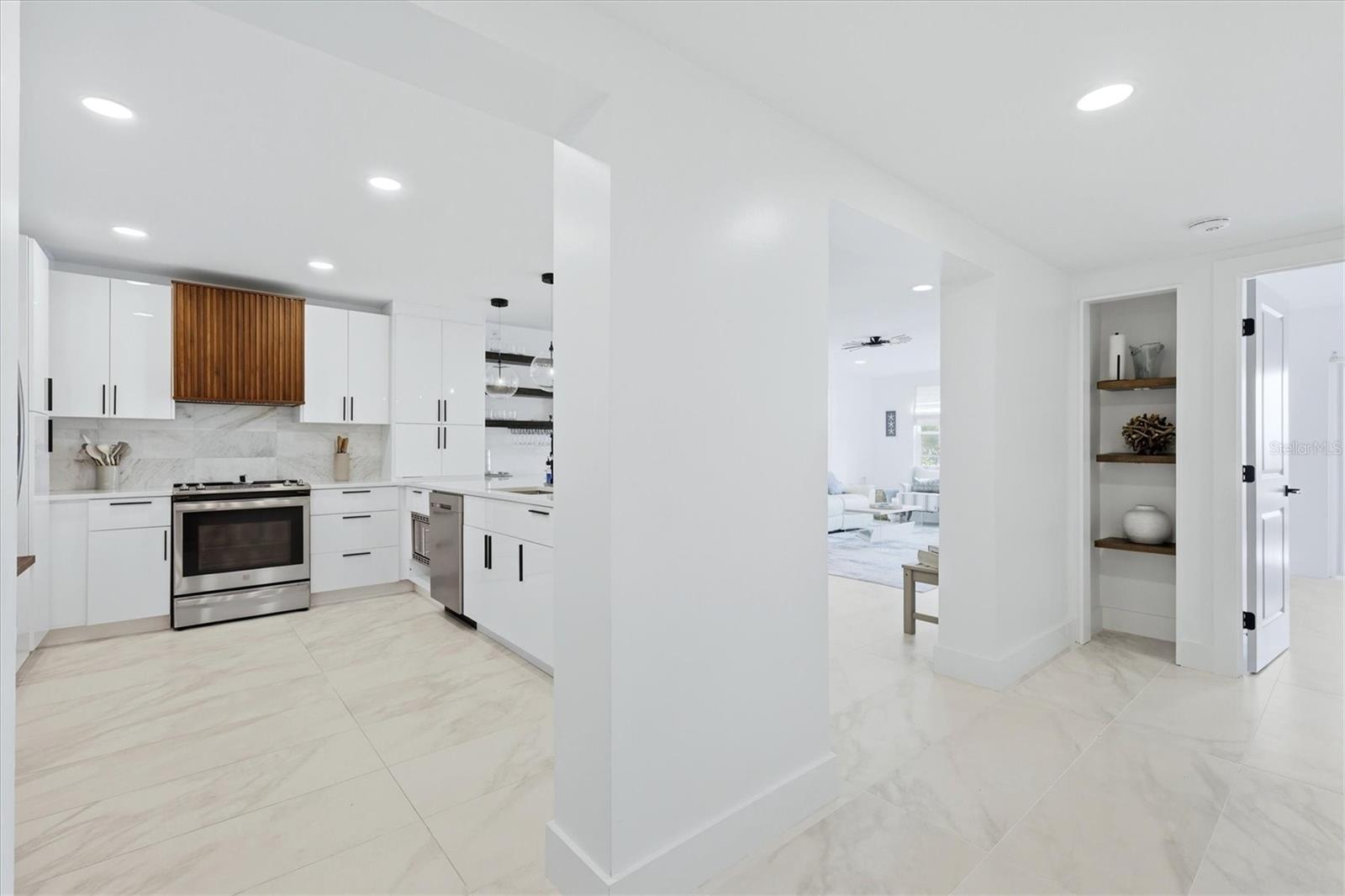 605 SUTTON PL #101 — photo 4