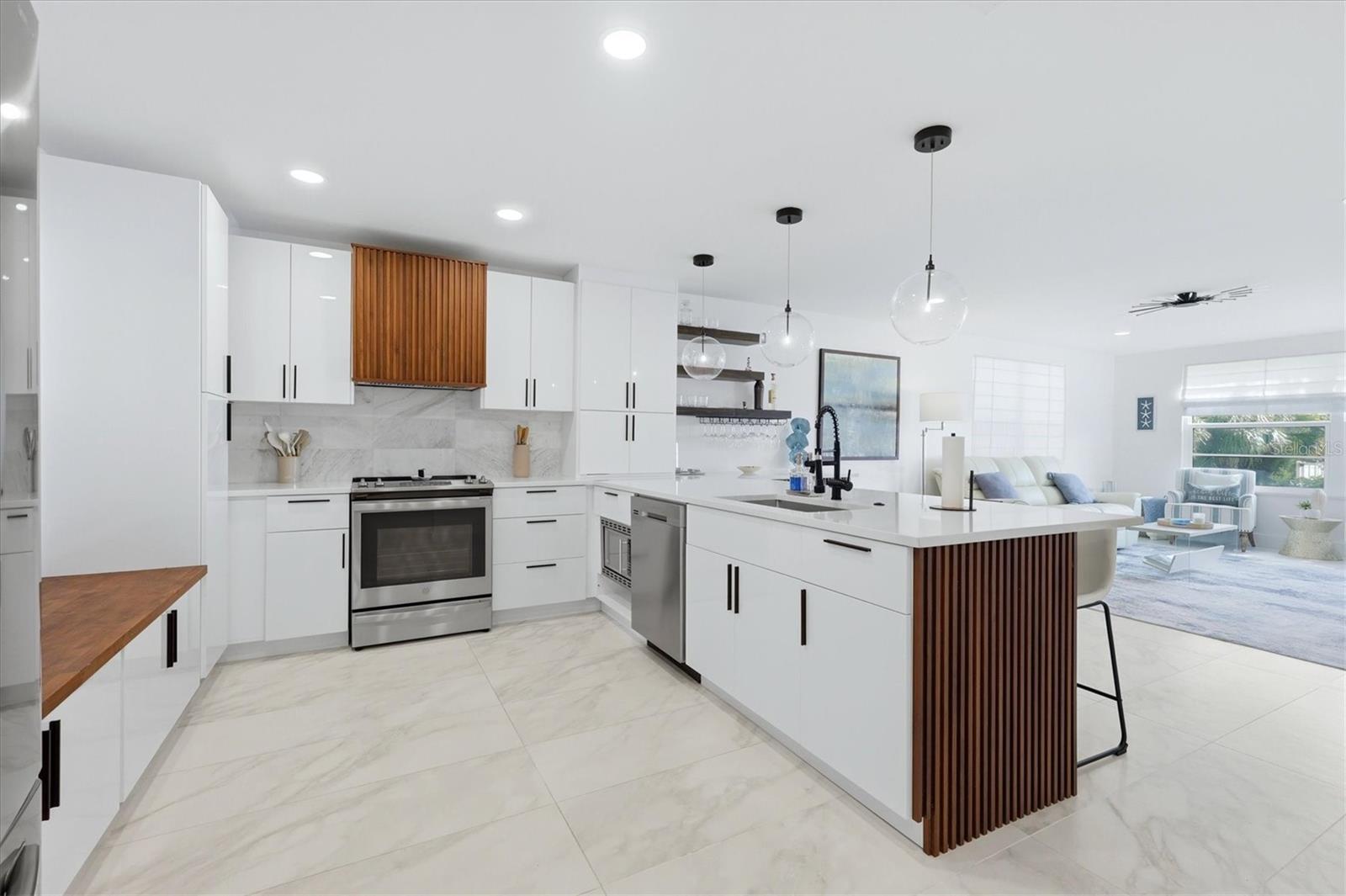 605 SUTTON PL #101 — photo 8