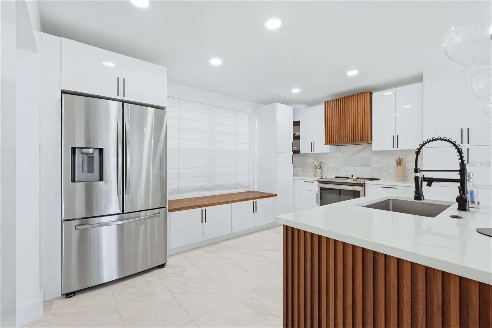 605 SUTTON PL #101 — photo 6