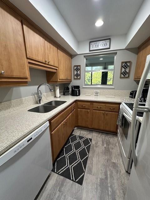 514 WINDRUSH BAY DR — photo 8