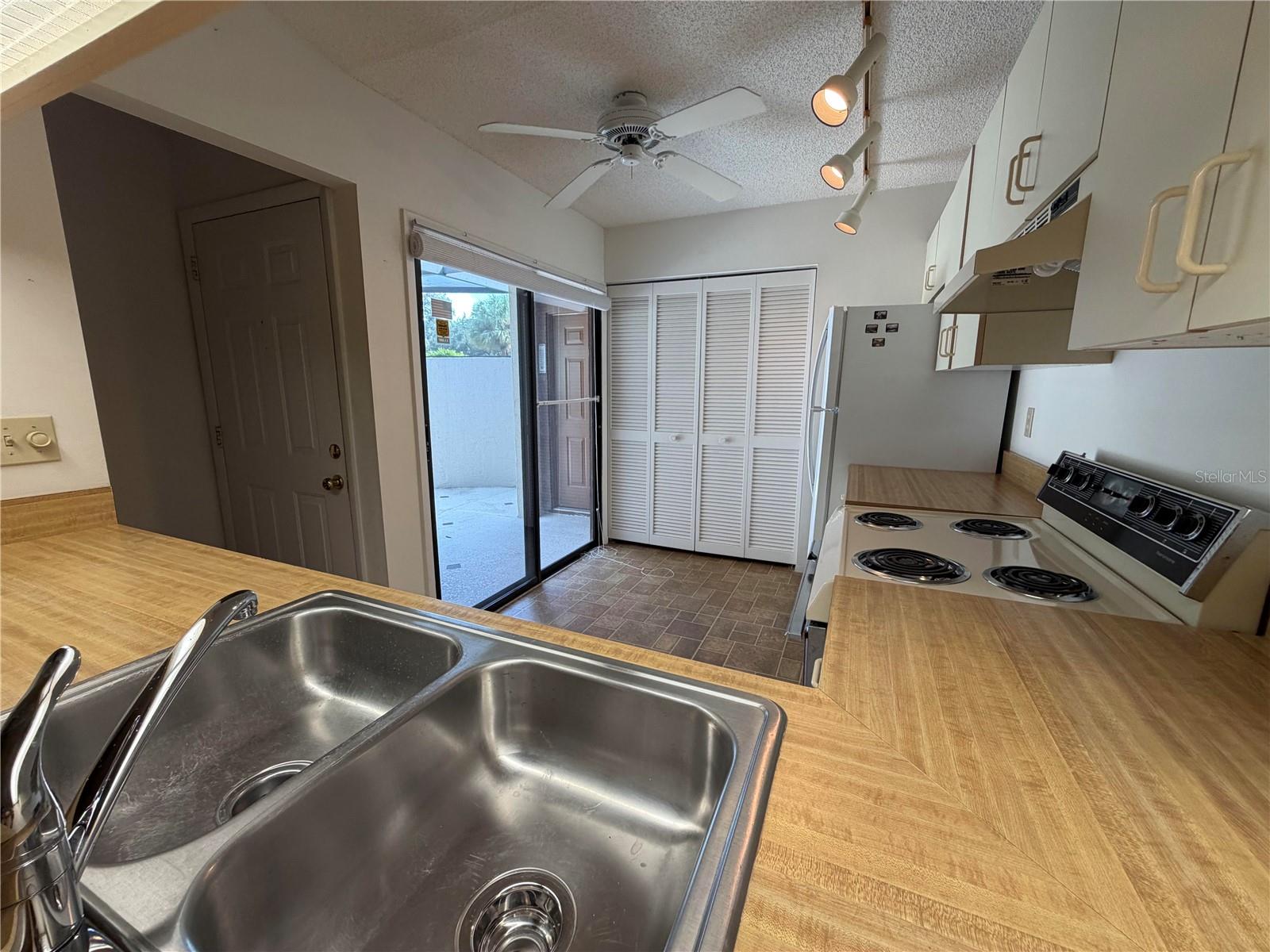 2904 OAK LN — photo 6