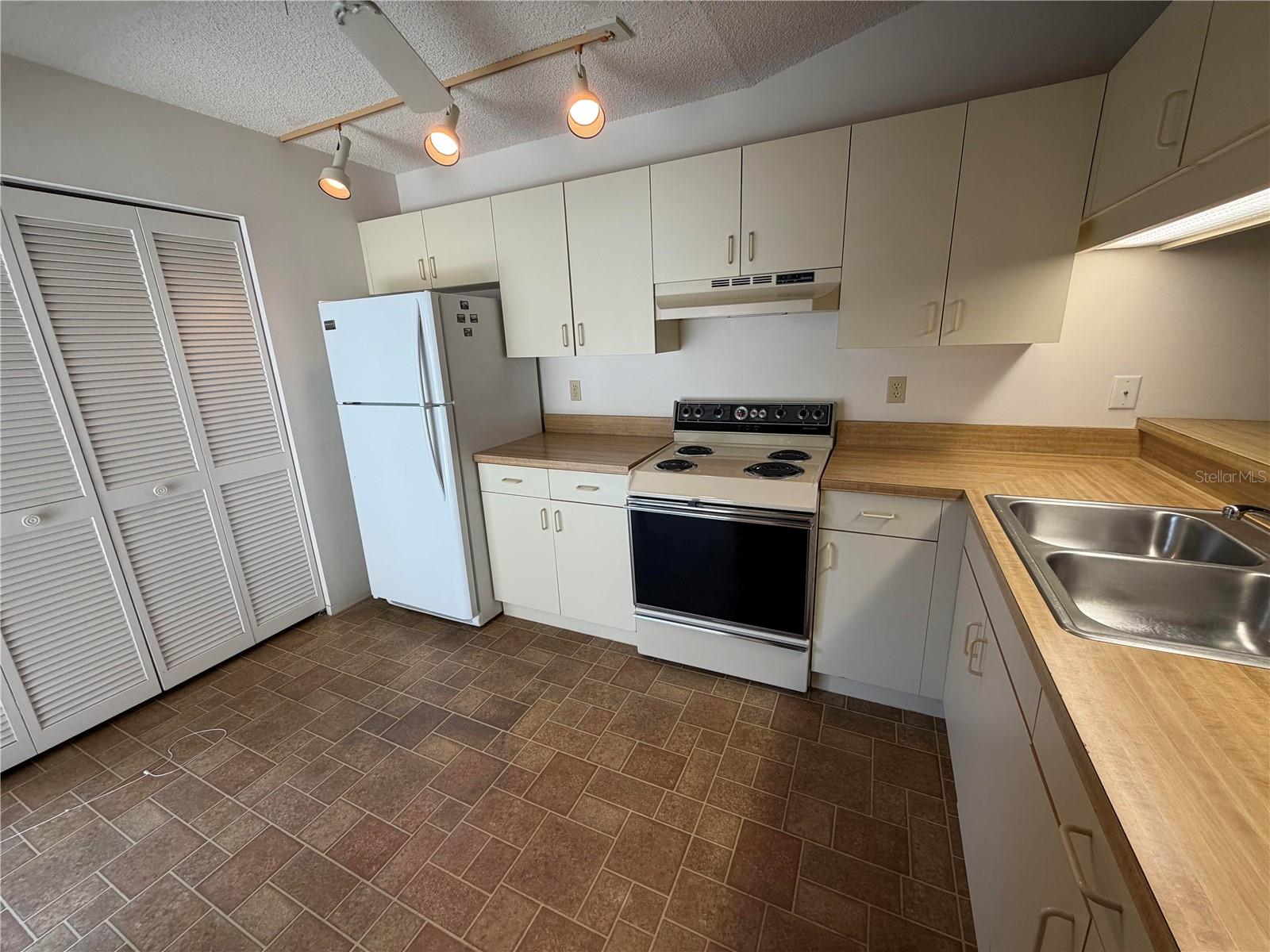 2904 OAK LN — photo 5