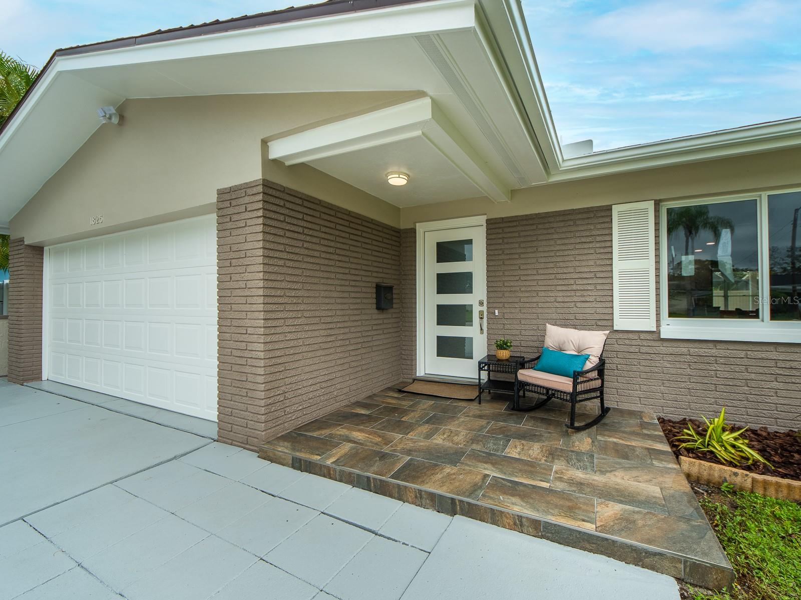 1825 YALE DR — photo 2