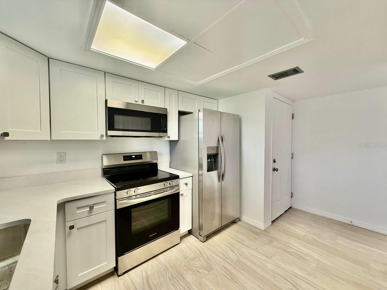 8801 BAY POINTE DR #102 — photo 8