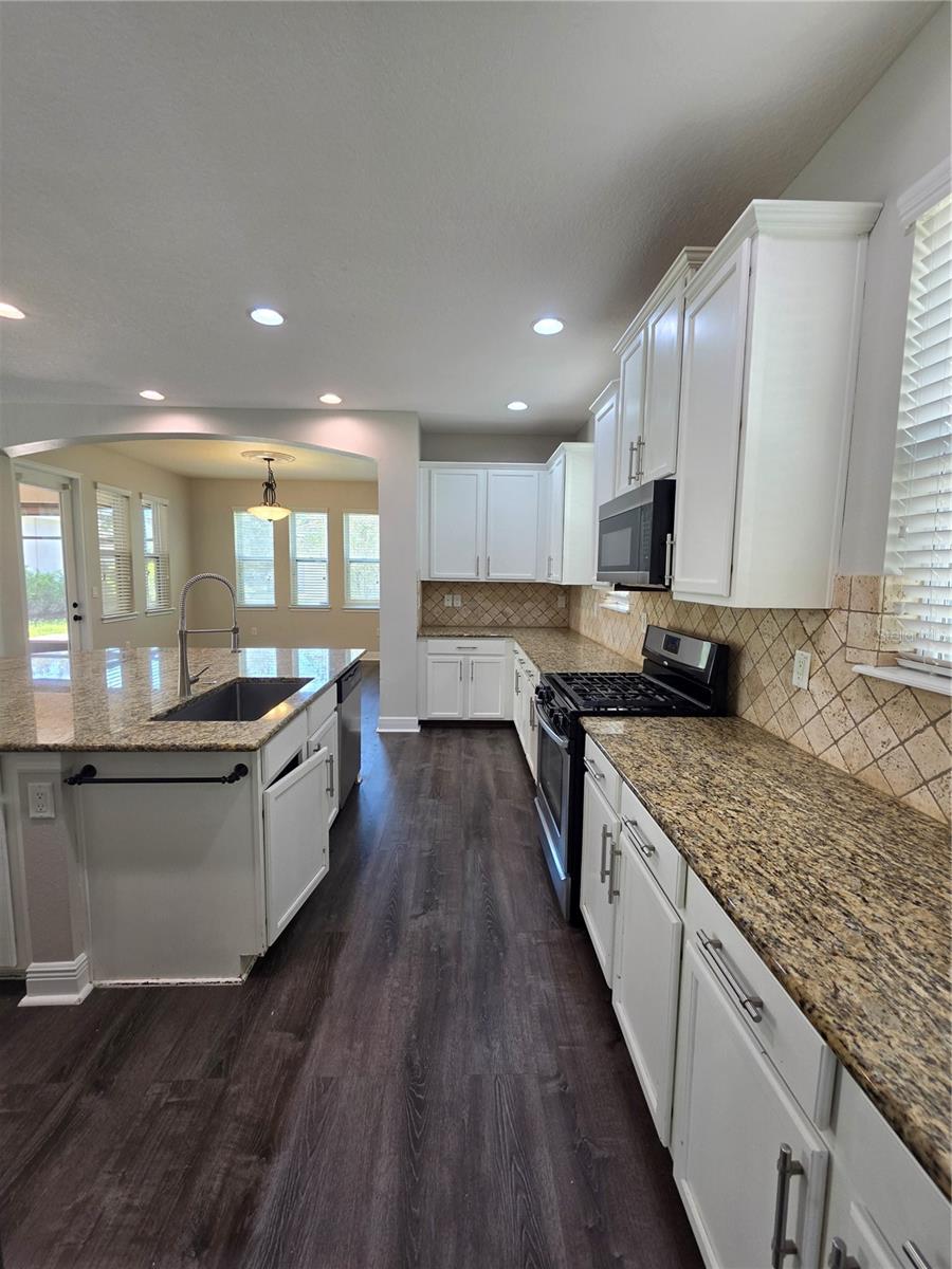 7920 HAMPTON LAKE DR — photo 43