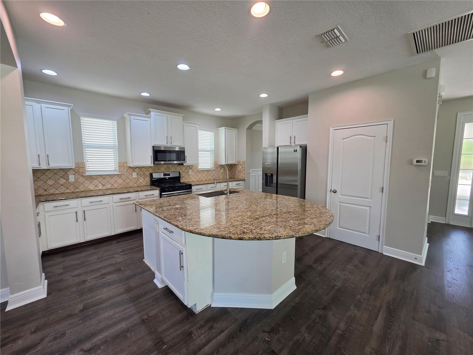 7920 HAMPTON LAKE DR — photo 48
