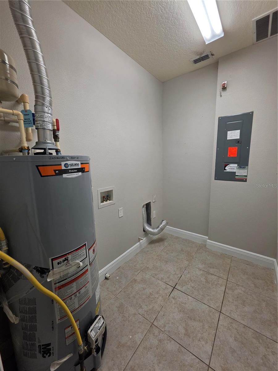 7920 HAMPTON LAKE DR — photo 29