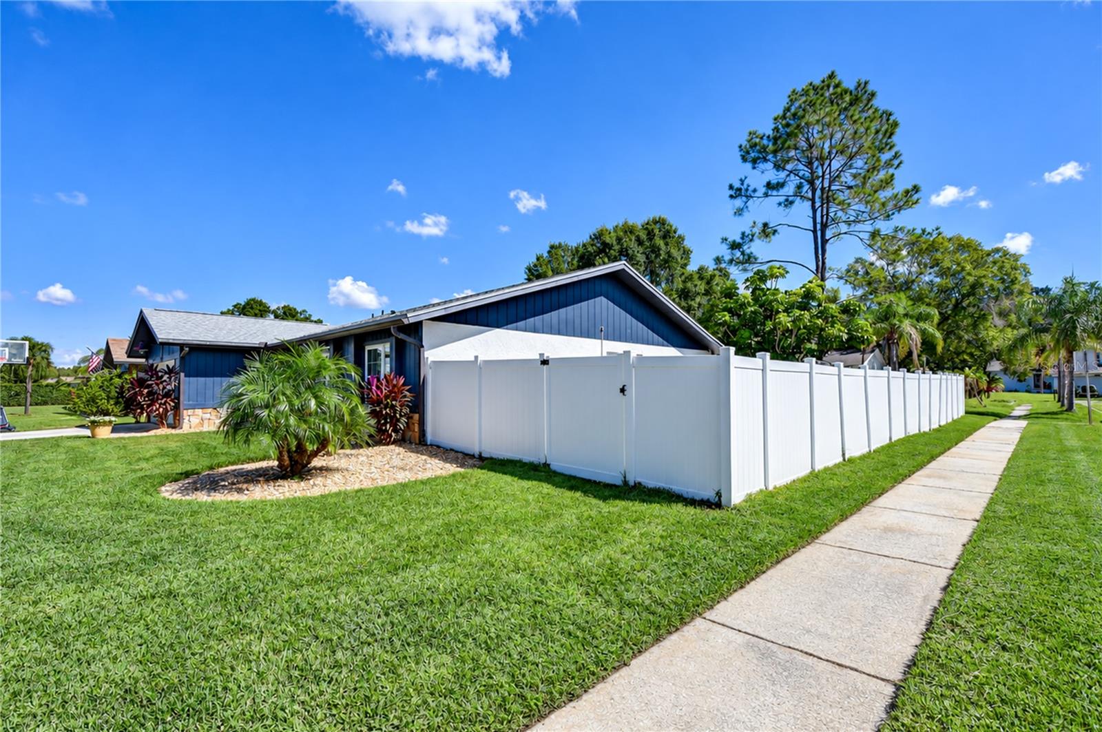 16201 PARKSIDE DR — photo 4