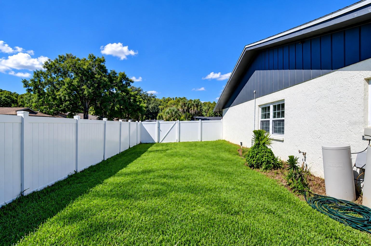 16201 PARKSIDE DR — photo 32