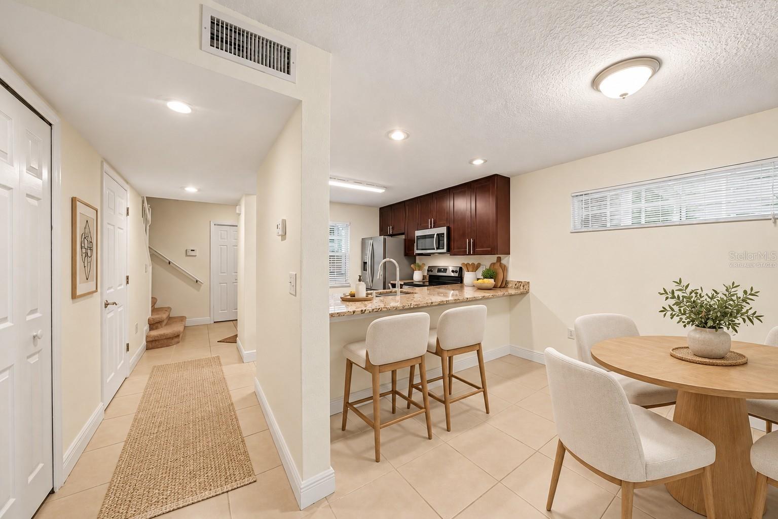 6915 LAKEVIEW CT — photo 6
