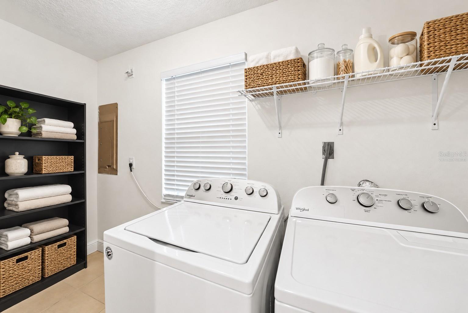 6915 LAKEVIEW CT — photo 15