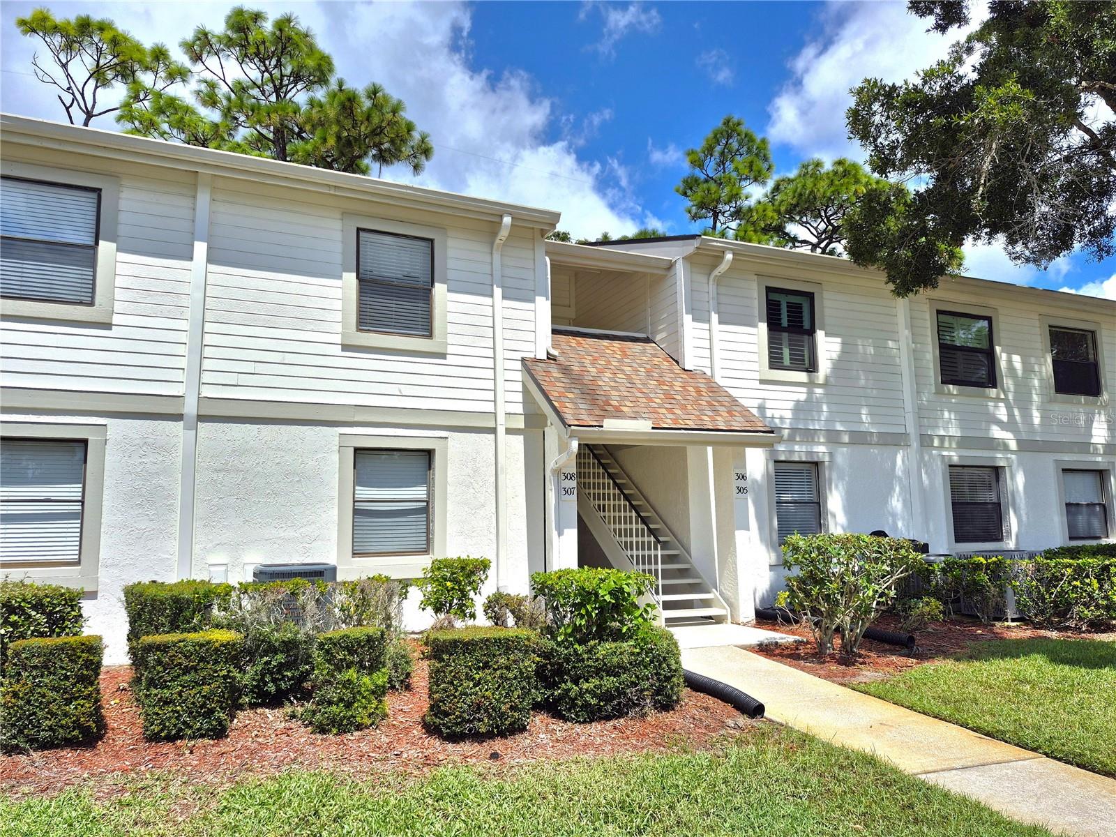 305 MEADOW LN #305 — photo 3