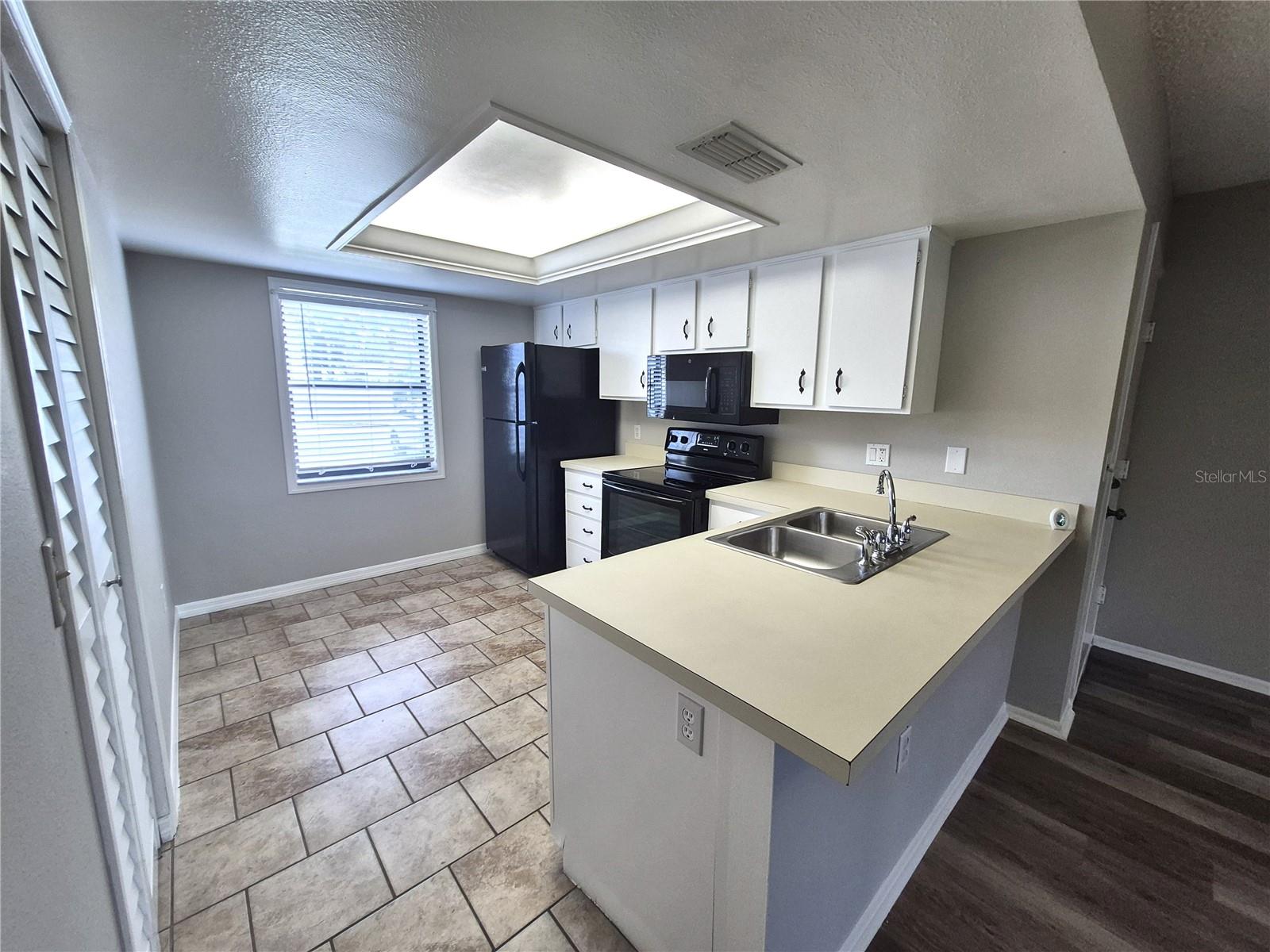 305 MEADOW LN #305 — photo 9