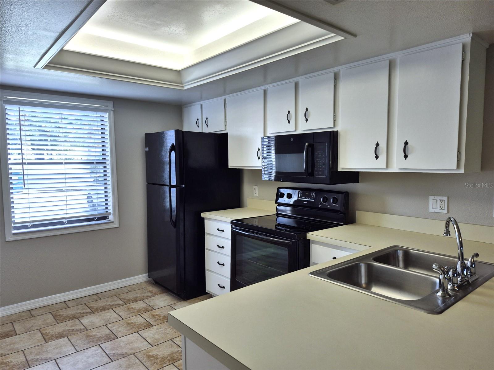 305 MEADOW LN #305 — photo 8
