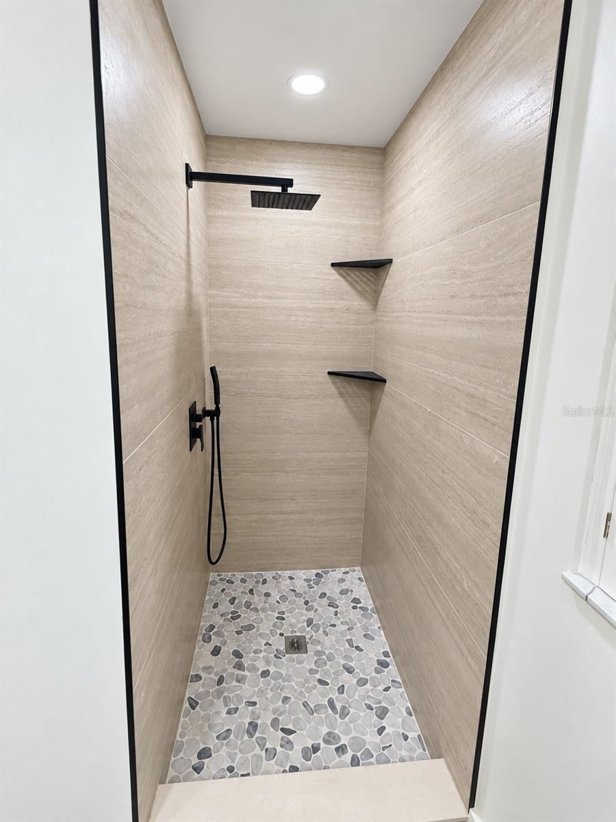 102 WINDWARD DR — photo 17