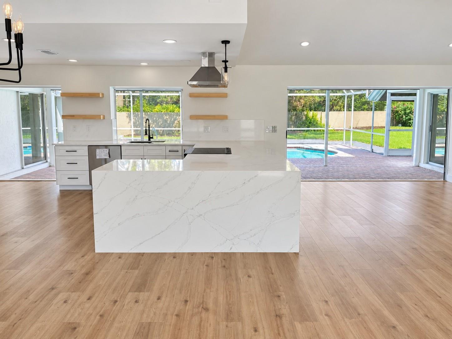 102 WINDWARD DR — photo 8
