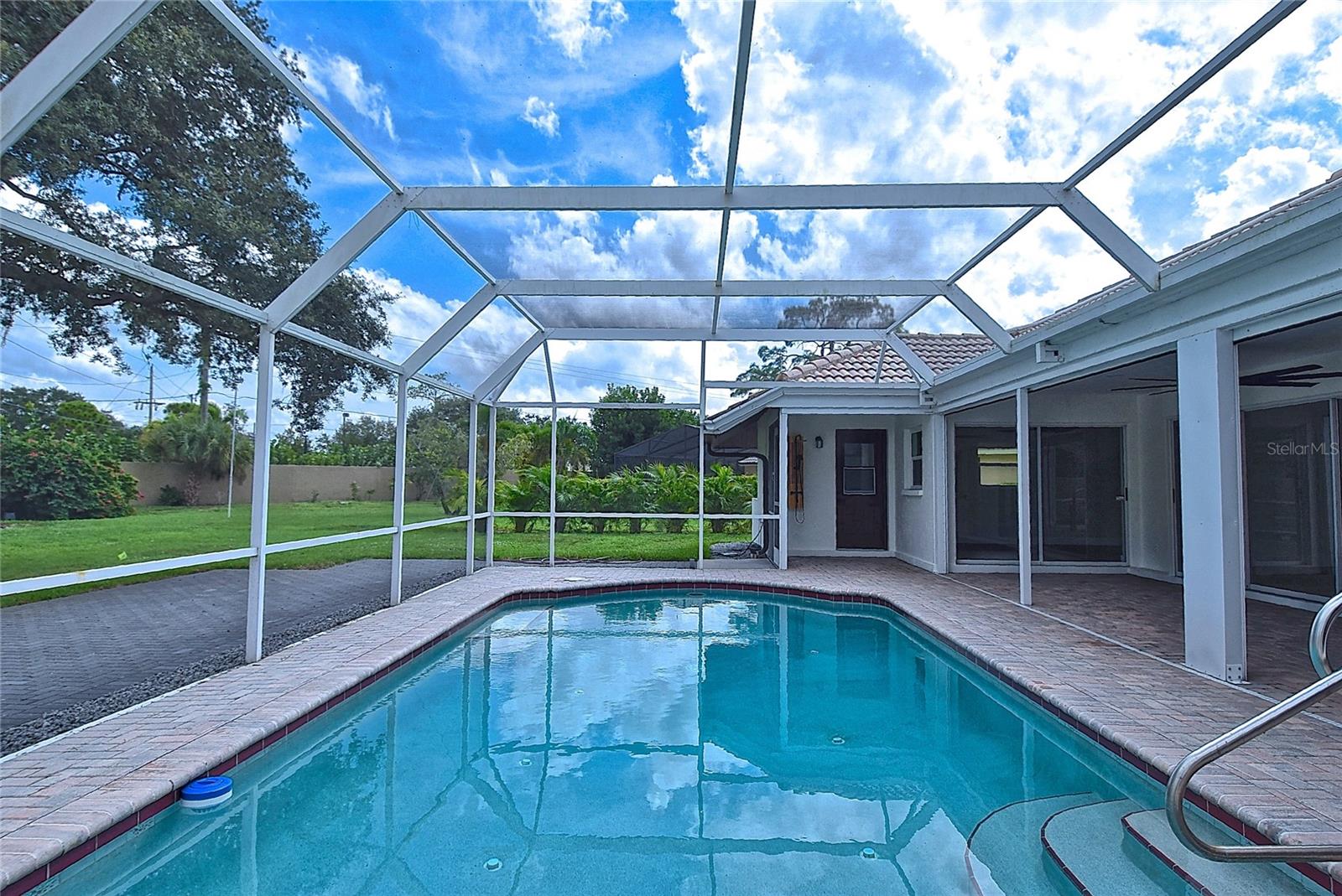 102 WINDWARD DR — photo 26