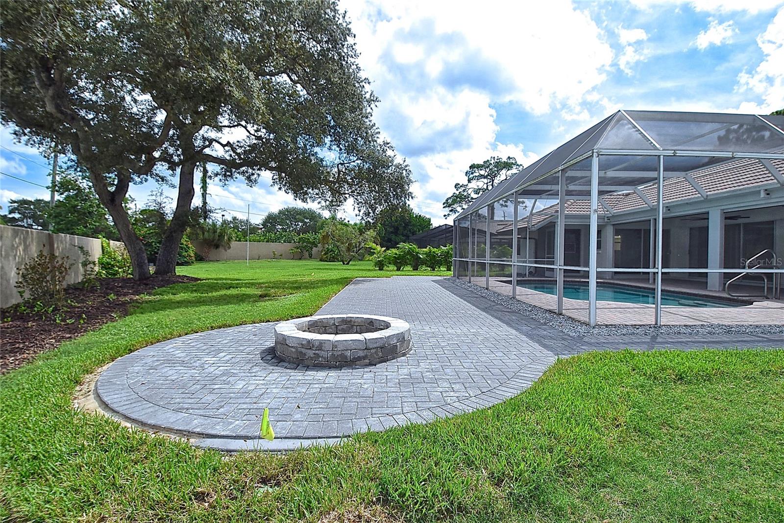 102 WINDWARD DR — photo 28