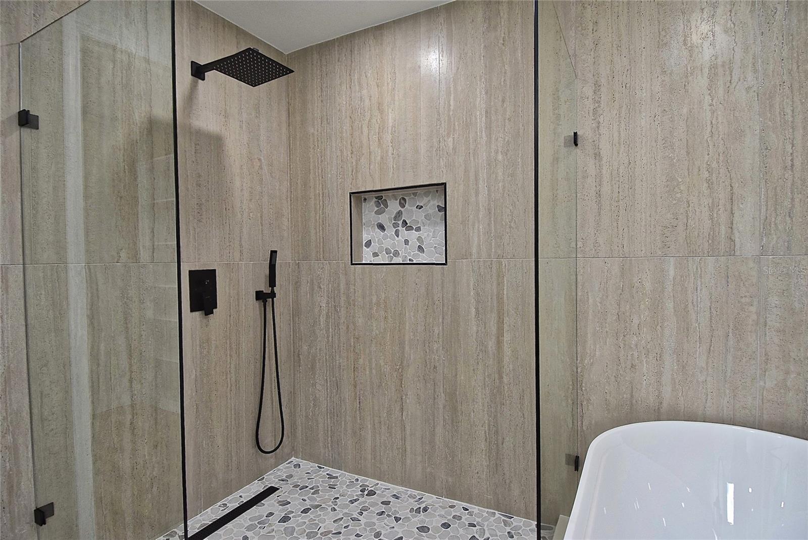 102 WINDWARD DR — photo 13